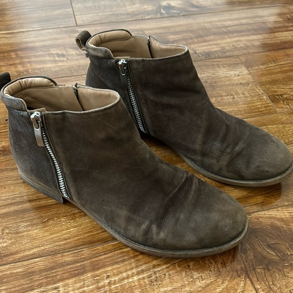 Ankle booties - Picture 1 of 6